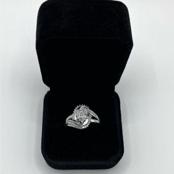 0.40 CT Marquise Cut Natural Diamond Ring - Picture 1 of 8